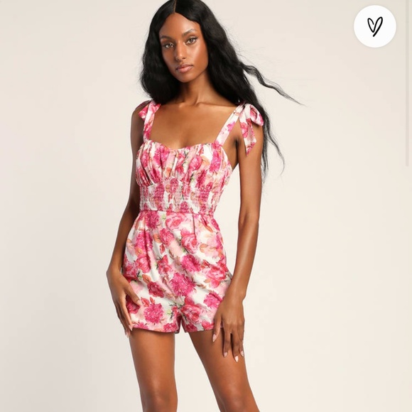Lulus Pants - NWT Lulu’s Pink Floral Romper - Size Small